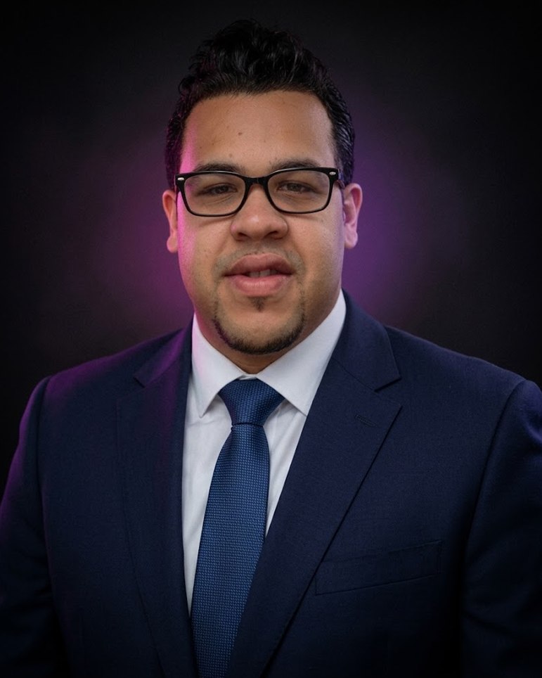 Retrato de Brandon Melody, Soporte de Estudio de DistroX
